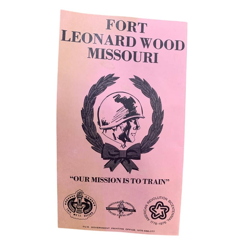 Vintage 1975 200 Years of Service A Capsule History of the US Army Pamphlet Book - Picture 2 of 3